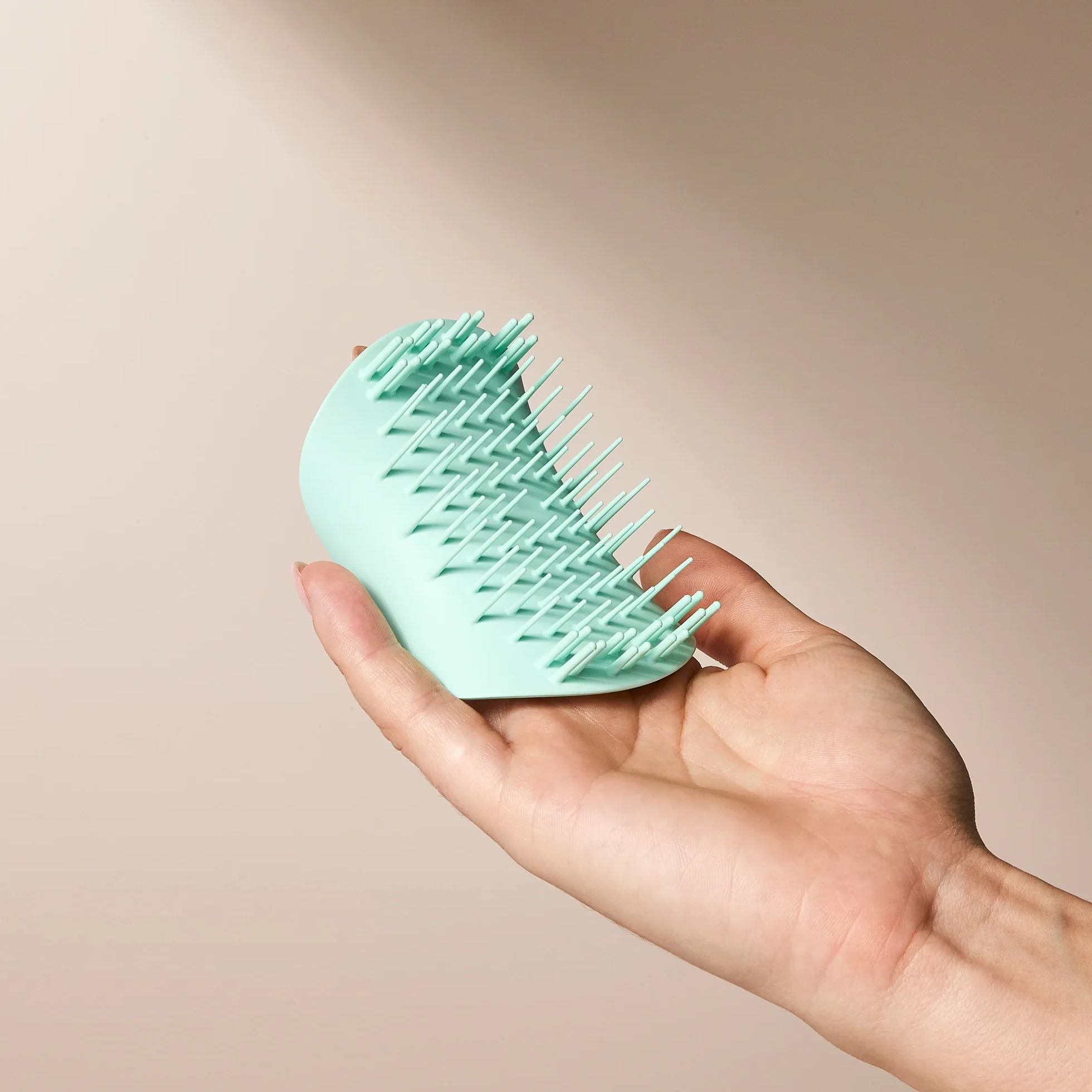 The Scalp Exfoliator & Massager P7