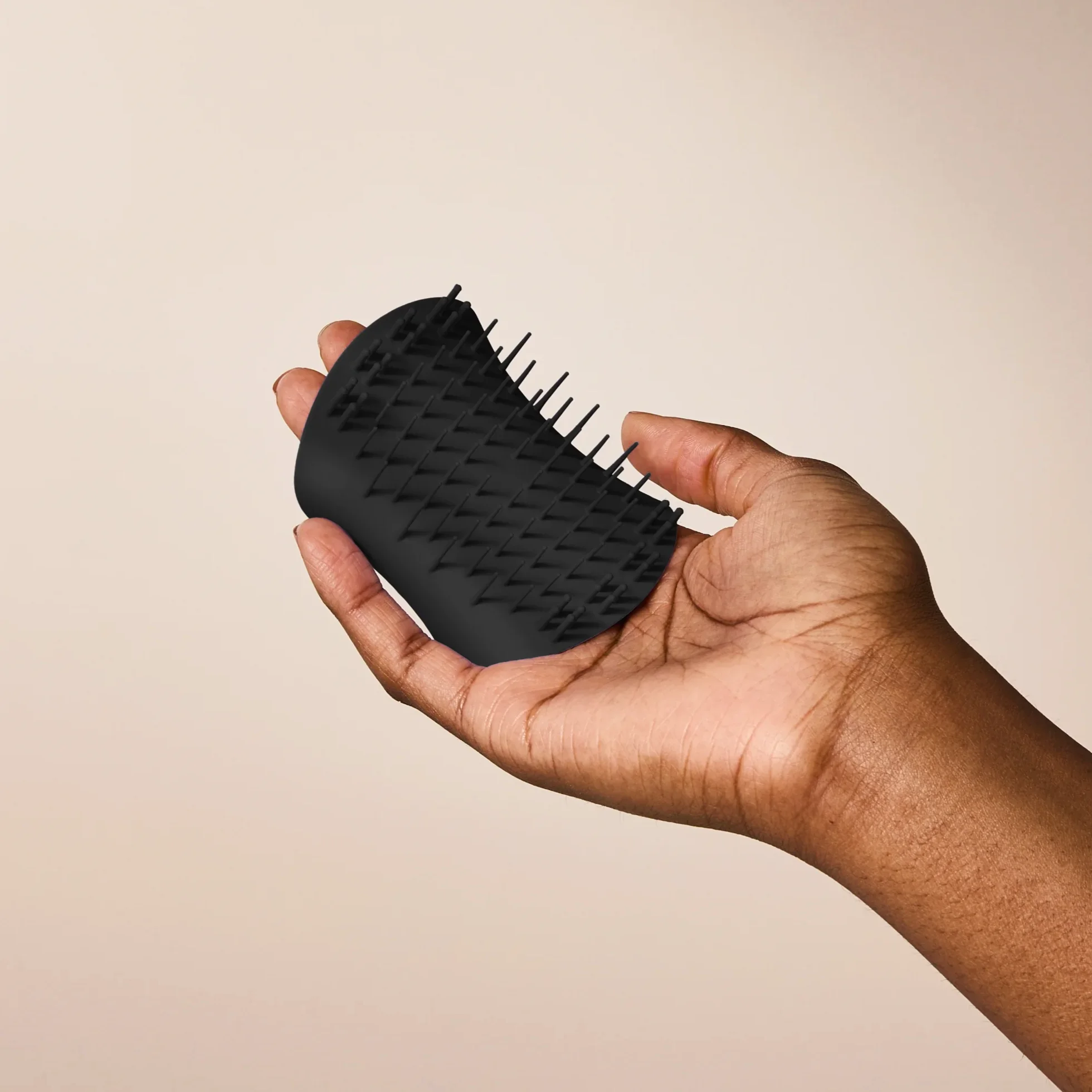 The Scalp Exfoliator & Massager P7